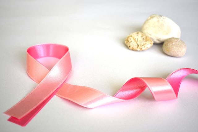 Ilustrasi bulan peduli kanker payudara. Gambar oleh marijana1 dari Pixabay 