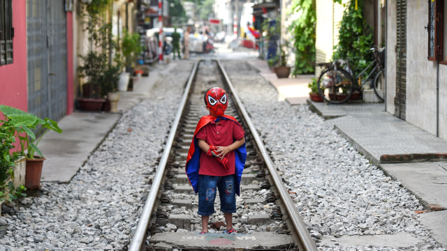 Wisatawan Tolak Penutupan Rel Kereta Instagramable di Hanoi, Vietnam (97942)