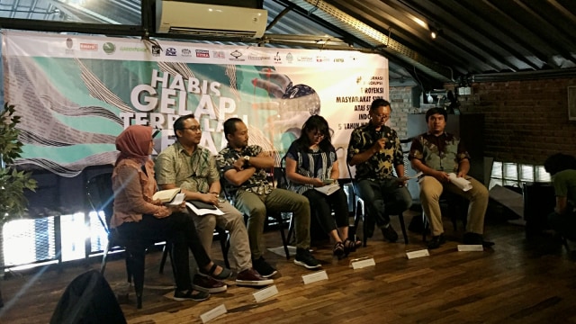 Diskusi 'Habis Gelap Terbitlah Kelam' di kawasan Menteng, Jakarta Pusat, Senin (14/10/2019). Foto: Darin Atiandina/kumparan