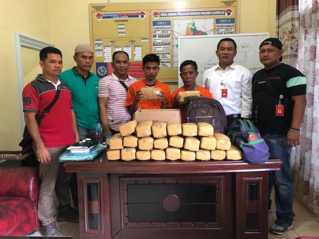 Satres Narkoba Polres Langkat gagalkan penyelundupan 25 kg dari Aceh ke Palembang via Medan, Senin (14/10/2019). Istimewa 