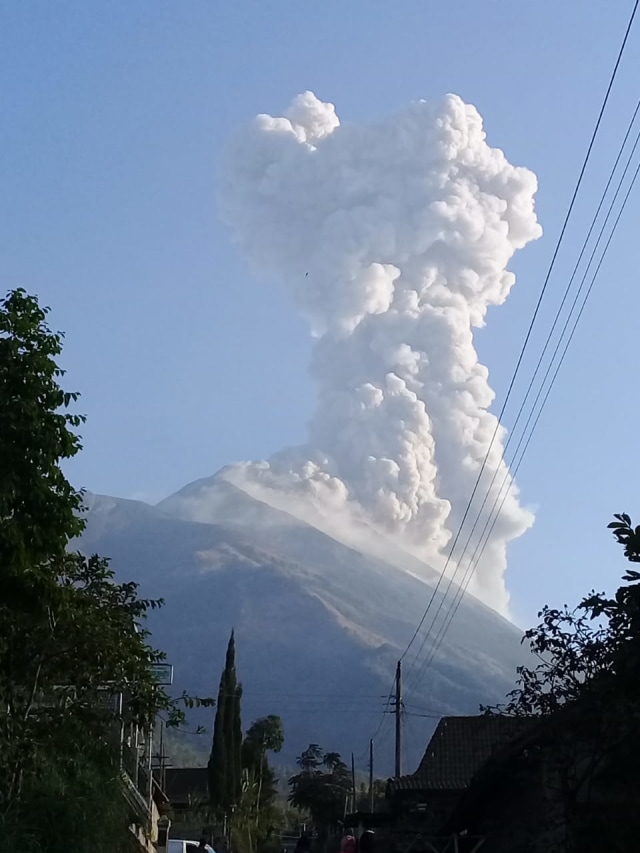 Gunung Merapi Semburkan Awan Panas Setinggi 3.000 meter. Foto: dok. Istimewa