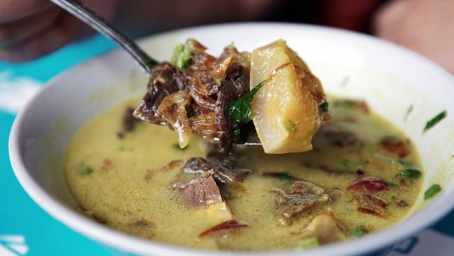 Soto Kuning Pak Uus