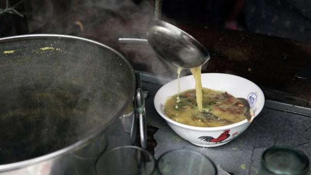 Soto Kuning Pak Uus