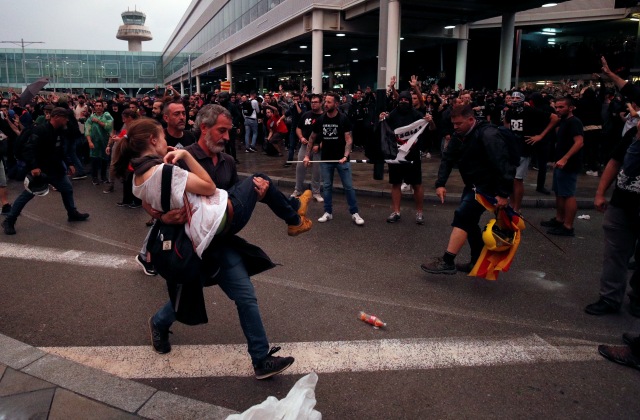 Foto: Kerusuhan di Barcelona Usai Vonis Penjara 9 Pemimpin Catalunya (2767)