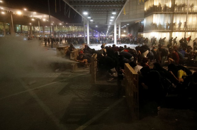 Foto: Kerusuhan di Barcelona Usai Vonis Penjara 9 Pemimpin Catalunya (2760)