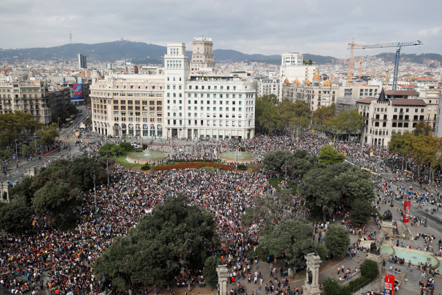 Foto: Kerusuhan di Barcelona Usai Vonis Penjara 9 Pemimpin Catalunya (2756)