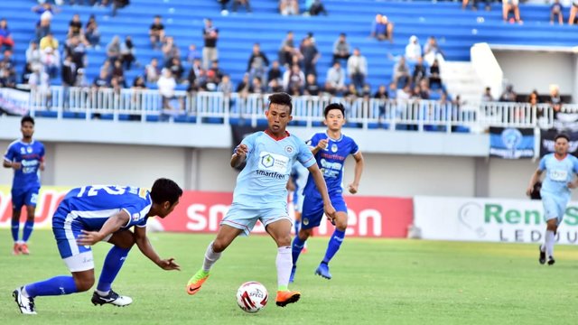 Pemain Bogor FC Sulut United, Herrie Lontoh saat berlaga melawan PSIM Yogyakarta