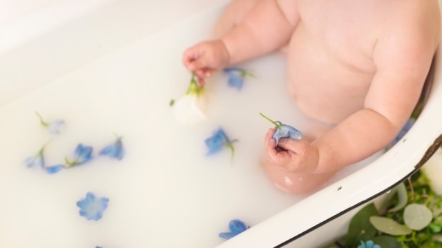 Bayi mandi susu atau ASI. Foto: Shutterstock