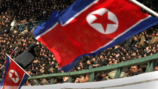 Suasana pertandingan di Stadion Kim Il-sung, Pyongyang. Foto: AFP/Peter Parks