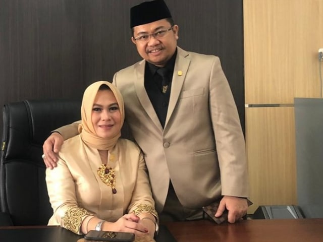 Wakil Ketua DPRD Sulsel, Darmawangsyah Muin bersama istri Andi Tenri Indah yang kini sama-sama menjabat Wakil Ketua DPRD.