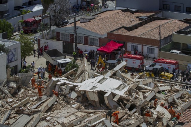 Gedung 7 lantai yang runtuh di Brasil. Foto: AFP 