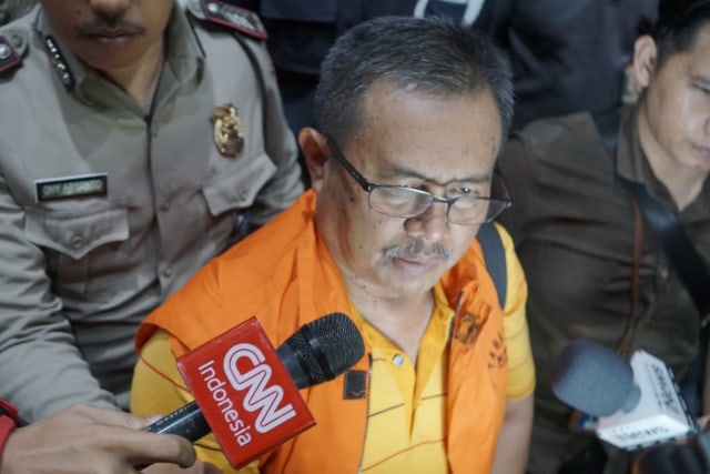 Bupati Indramayu, Supendi, usai pemeriksaan oleh KPK.