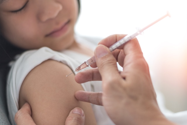 Ilustrasi imunisasi HPV untuk anak. Foto: Shutter Stock