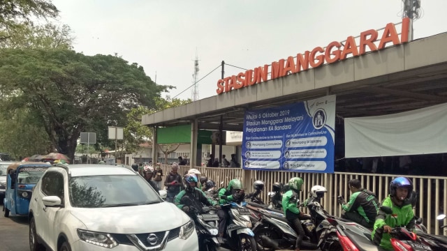 Lalu lintas semrawut di sekitar Stasiun Manggarai, Jakarta Pusat. Foto: Resya Firmansyah/kumparan