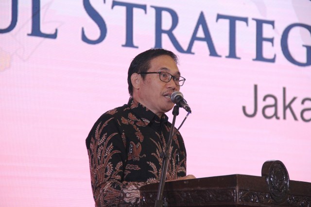 Plt. Kepala BPIP Prof. Dr. Hariyono memberi sambutan di acara Rapat Koordinasi Nasional Simpul Strategis Pembumian Pancasila di Hotel Merlyn Park, Jakarta, Rabu (16/10/2019). Foto: Nugroho Sejati/kumparan