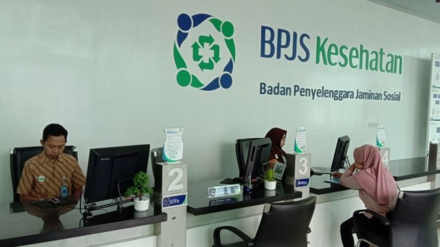 Pelayanan di kantor BPJS Kesehatan Cabang Mamuju, Sulawesi Barat. Foto: Awal Dion/SulbarKini