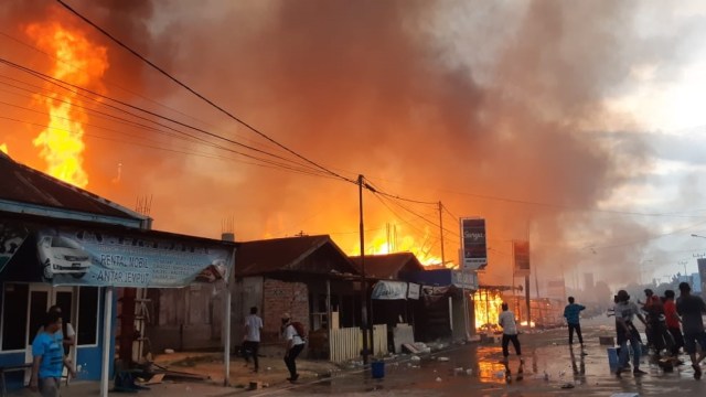 Suasana saat ricuh di Penajam Paser Utara, Kalimantan Timur.  Foto: Dok. Istimewa