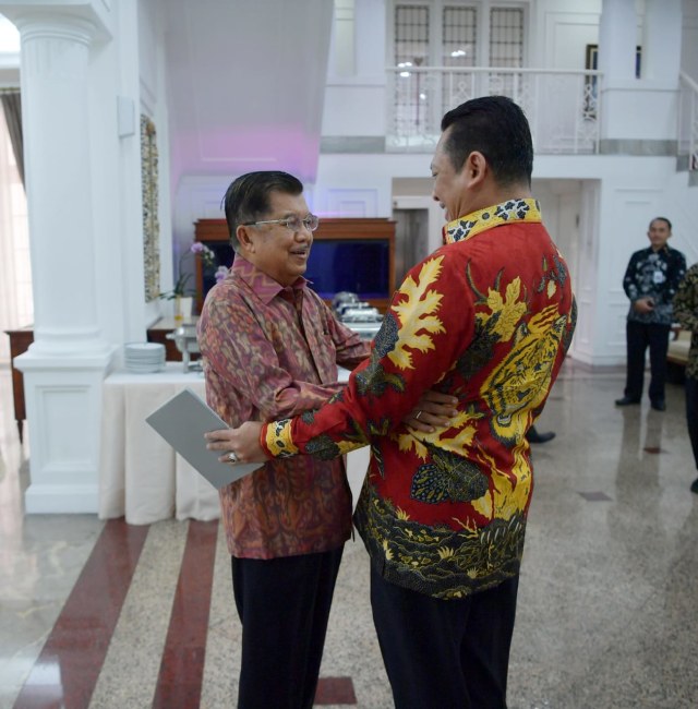 Ketua MPR Bambang Soesatyo berbincang dengan Wapres Jusuf Kalla di Rumah Dinas Wapres. Foto: Dok. Setwapres
