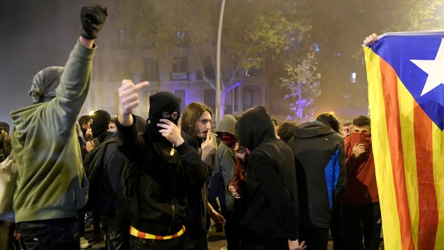 Demo Hari Ketiga, Presiden Catalunya Minta Massa Hentikan Kekerasan (4119)