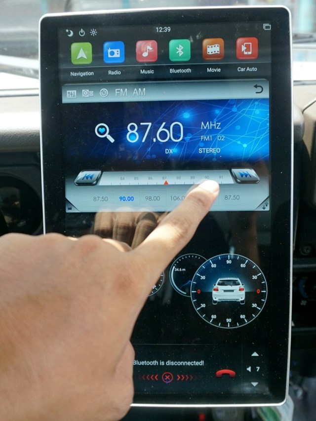 Demam Head Unit ala Tesla, Berapa Ongkosnya? (516078)