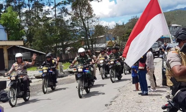 Patroli motor TNI Polri di Wamena, untuk kenyamanan warga setempat. (Dok: Pendam Cenderawasih)