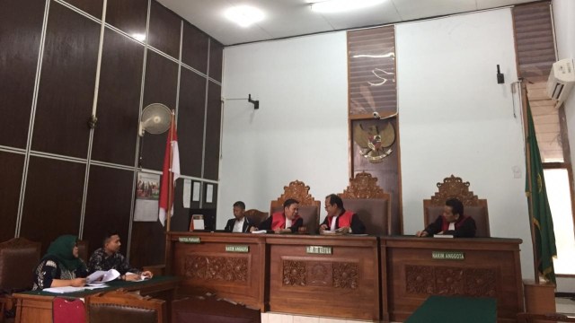 Sidang Perdana Gugatan kepada Mulan Jameela dan Partai Gerindra oleh penggugat, Yusid Toyib di PN Jakarta Selatan. Foto: Ricky Febrian/kumparan
