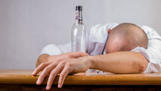 Viral Video Bocah Linglung, Diduga Dicekoki Minuman Beralkohol (148307)