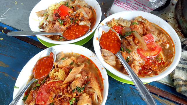 7 Rekomendasi Resto yang Sajikan Makanan Berkuah Hangat buat Santapan Kala Hujan (258510)