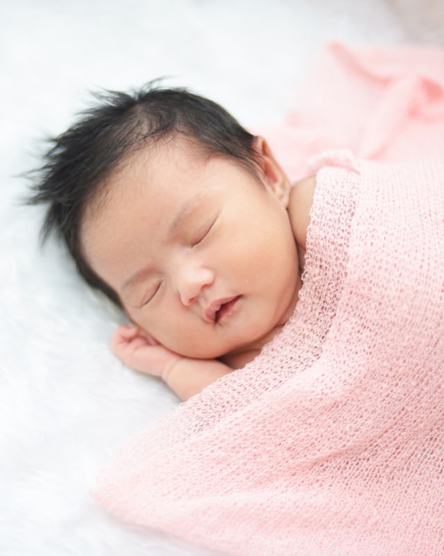 Ilustrasi bayi tidur dengan mulut terbuka. Foto: Shutterstock