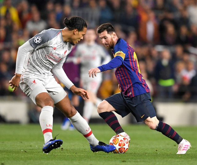 Virgil van Dijk dan Leo Messi di Liga Champions 2018/19. Foto: AFP/Jose Jordan