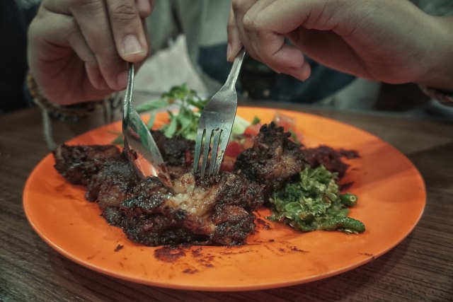 Lipsus, MRT Food Guide, Lilie Singkawang