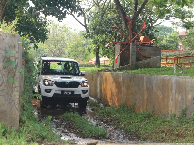 Perang Harga Mahindra Scorpio, Mitsubishi Triton dan Toyota Hilux (101401)