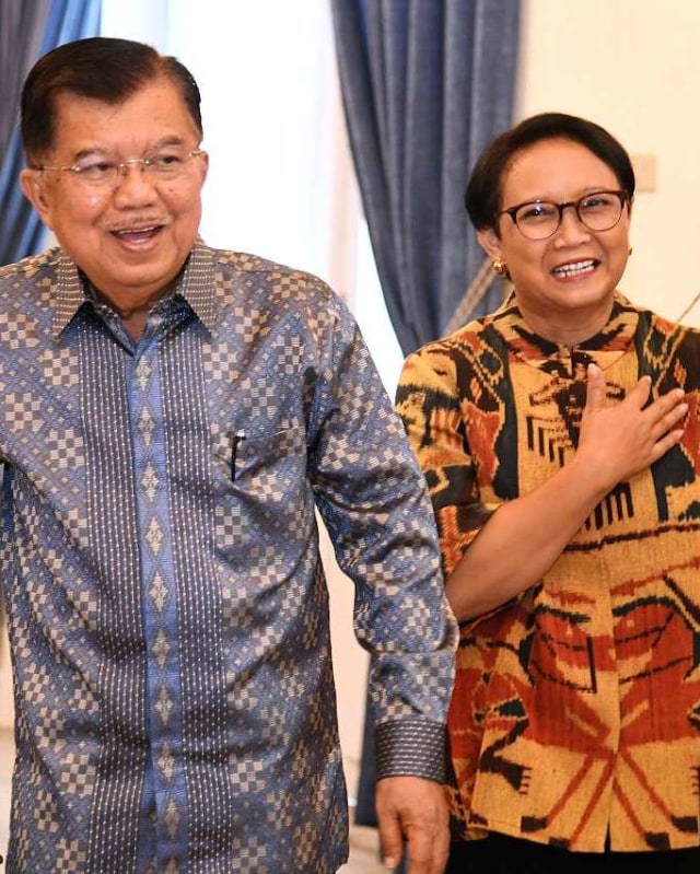 Wakil Presiden Jusuf Kalla dan Menteri Luar Negeri Retno Marsudi dalam peresmian IndoAID di Gedung Pancasila, Kementerian Luar Negeri, Jakarta, Jumat (18/10) Foto: Dok. Istimewa