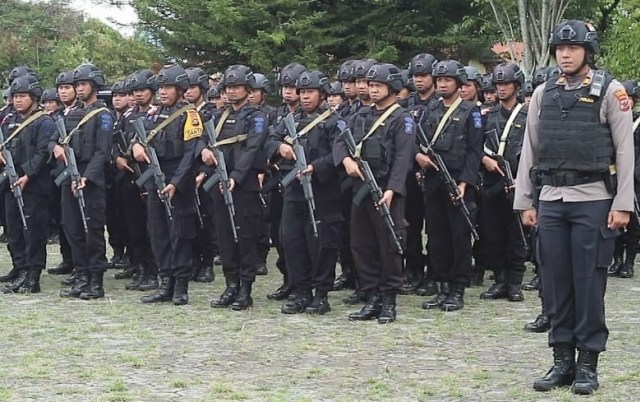 Polisi di Wamena, saat apel gabungan TNI Polri di DPRD Jayawijaya. (BumiPapua.com/Stefanus)