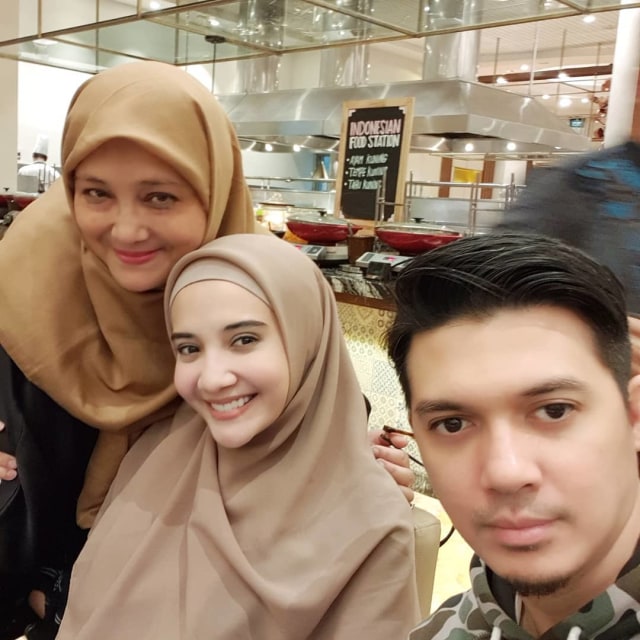 Fenny Bauty bersama Zaskia Sungkar dan Irwansyah Foto: Instagram @fenny.bauty