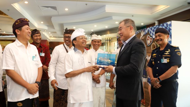 kapal Explorer Dream, Bali, Gubernur Bali Wayan Koster