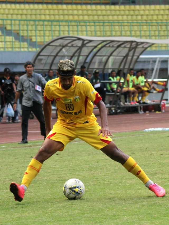 Bruno Matos beraksi dalam laga versus Bali United. Foto: ANTARA/Risky Andrianto