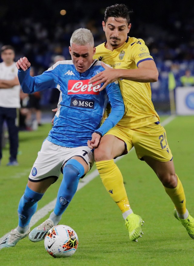 Pertandingan Serie A antara Napoli dan Verona. Foto: REUTERS/Ciro De Luca