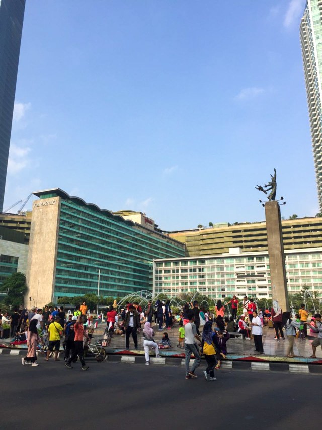 Suasana car free day di Bundaran HI, Jakarta Pusat. Minggu (20/10/2019). Foto: Muhammad Darisman/kumparan