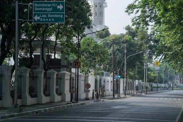 Suasana jalan Veteran samping Istana Negara yang disterilkan. Foto: Helmi Afandi Abdullah/kumparan