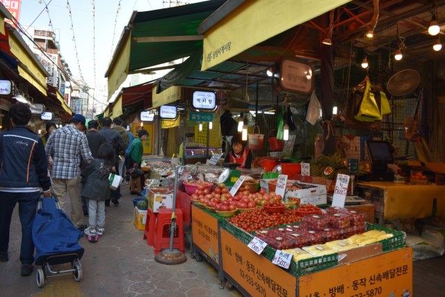 Patut Ditiru, Potret Pasar Tradisional di Seoul, Korea (843543)