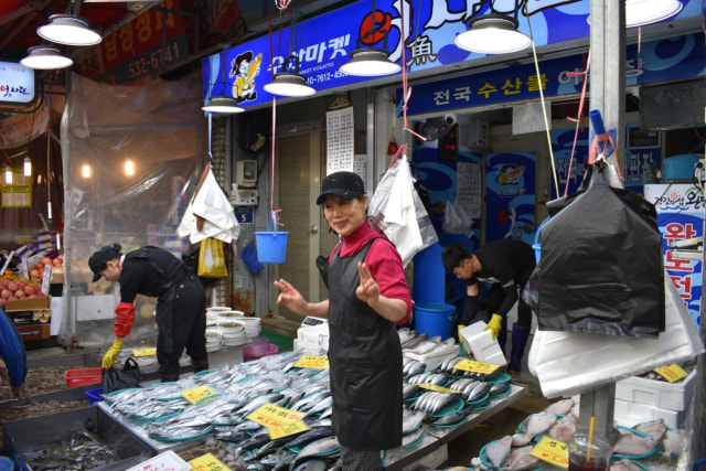 Patut Ditiru, Potret Pasar Tradisional di Seoul, Korea (843544)