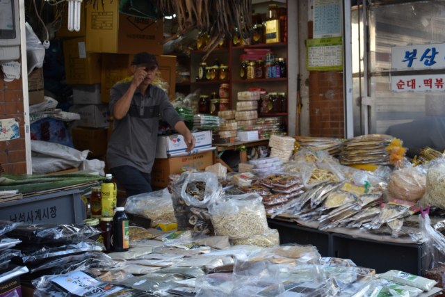 Patut Ditiru, Potret Pasar Tradisional di Seoul, Korea (843547)