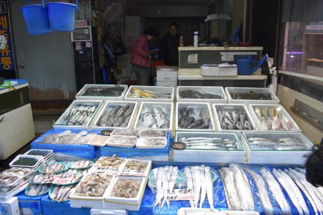 Patut Ditiru, Potret Pasar Tradisional di Seoul, Korea (843550)