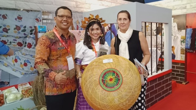 Tudung saji, salah satu produk dari anyaman lidi penghuni Rutan Majene dan Lapas Kelas IIB Polewali yang dipamerkan di Trade Expo Indonesia 2019. Foto: Dok. Istimewa