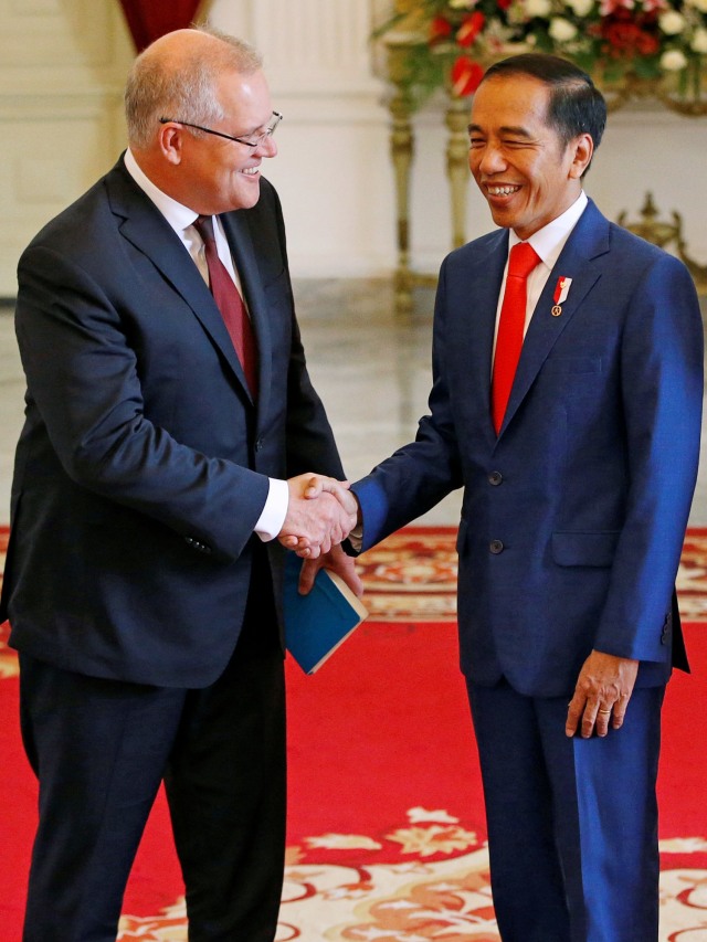 Presiden Joko Widodo (kanan) menyambut kunjungan kehormatan Perdana Menteri Australia Scott Morrison di Istana Merdeka, Jakarta. Foto: REUTERS/Willy Kurniawan