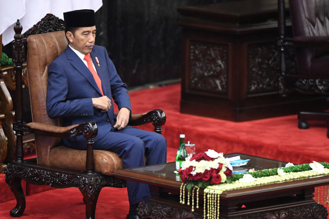 Presiden Joko Widodo bersiap mengikuti upacara pelantikan presiden dan Wakil Presiden di Gedung Nusantara, kompleks Parlemen, Senayan, Jakarta, Minggu (20/10).  Foto: ANTARA FOTO/Akbar Nugroho Gumay