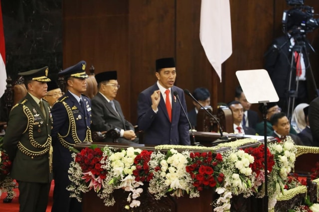 Presiden Joko Widodo memberikan pidato usai pelantikan Presiden dan Wakil Presiden di Kompleks Parlemen, Senayan, Jakarta, Minggu (20/10).  Foto: Jamal Ramadahan/kumparan 