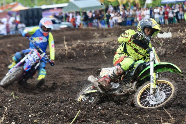 Foto: Aksi Pebalap Kejuaraan Nasional 'Grasstrack' di Sabang, Aceh (90088)