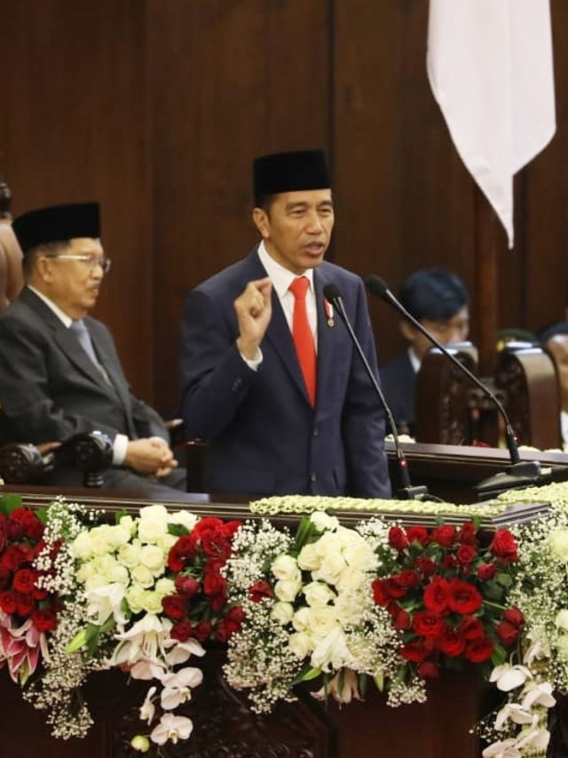 Presiden Joko Widodo memberikan pidato usai pelantikan Presiden dan Wakil Presiden di Kompleks Parlemen, Senayan, Jakarta, Minggu (20/10). Foto: Jamal Ramadhan/kumparan 